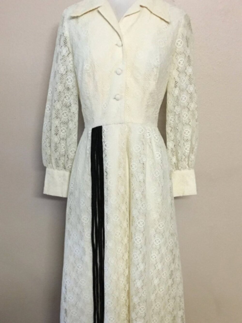 Vintage Collared Button Up Ivory Cream Floral Lace Long Sleeve Maxi Hippie